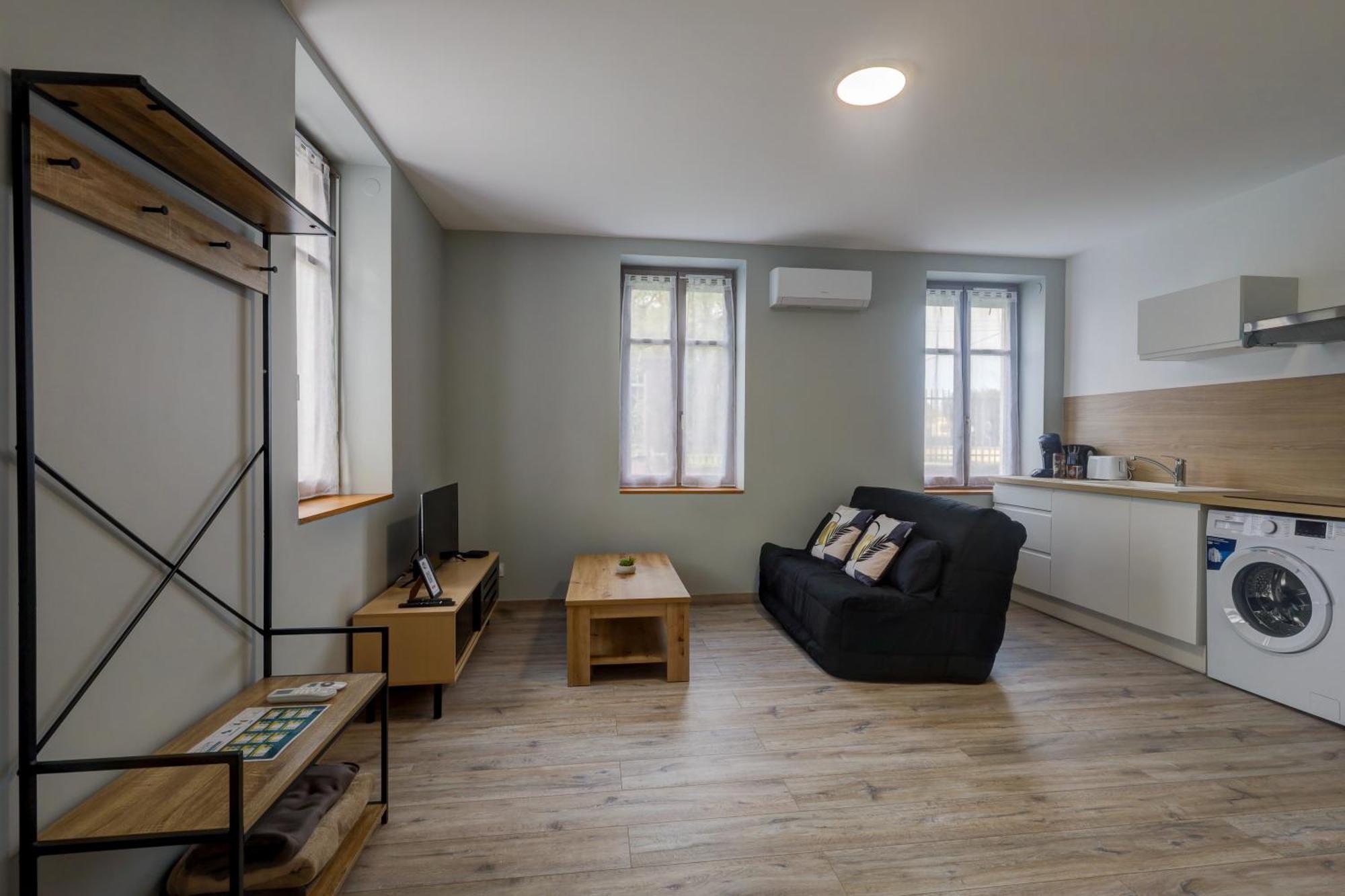 Le Westy 1 Apartment Hieres-Sur-Amby ภายนอก รูปภาพ
